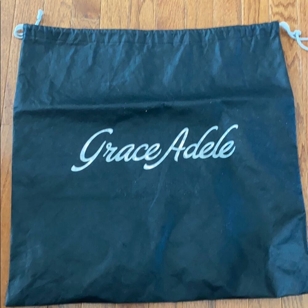 Grace Adele like new drawstring duster bag